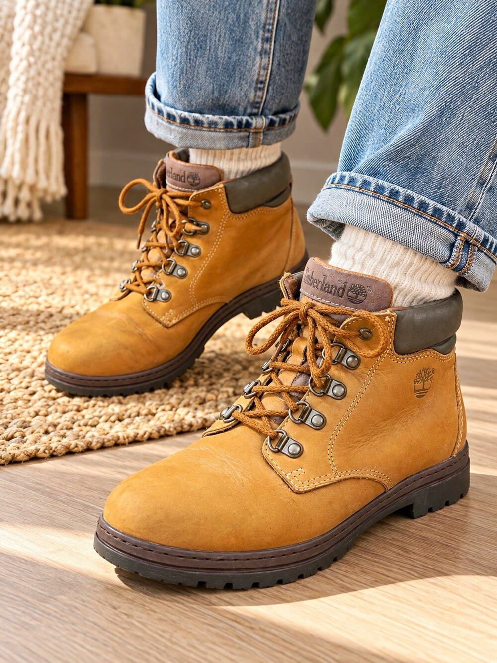 Vintage Timberland Women’s Brown Nubuck Lace-Up Ankle Hiking Boots Size 7.5